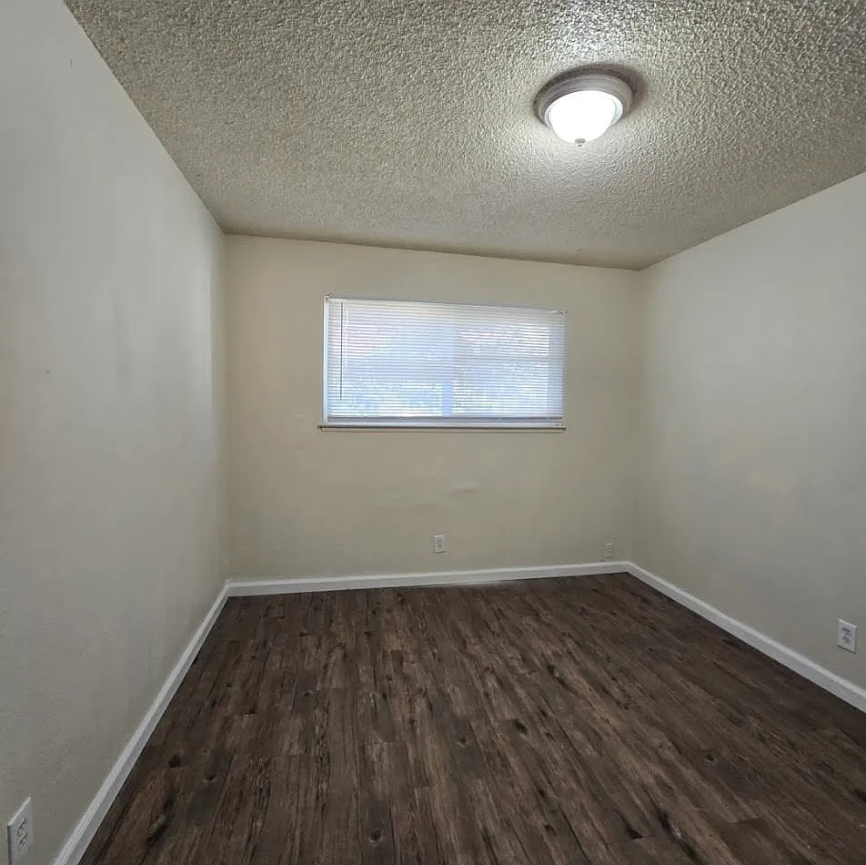 3 bed, 1.5 bath, 1020 sqft, $1,500 — Photo 4