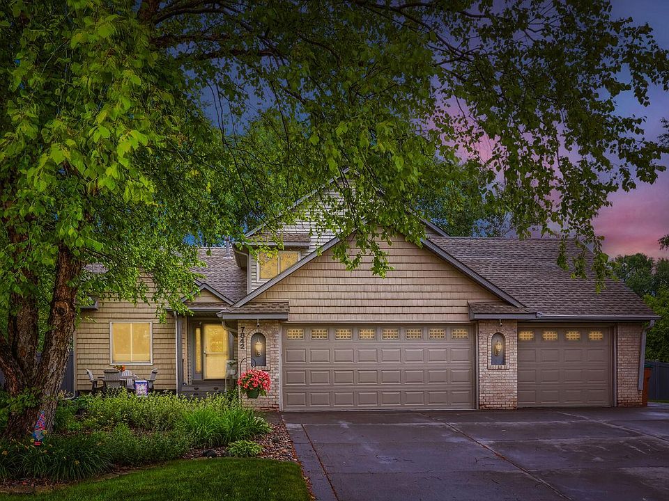 7842 20th St N, Oakdale, MN 55128 | Zillow