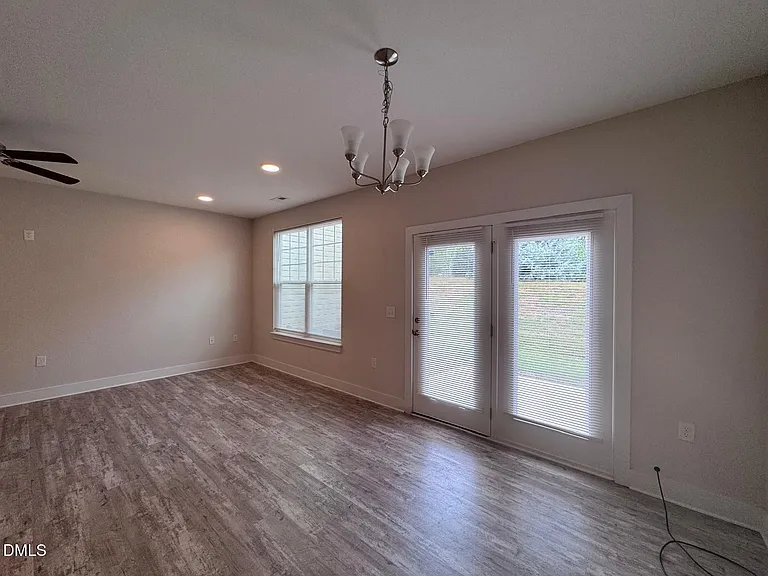 917 Hillman Ln — Photo 6