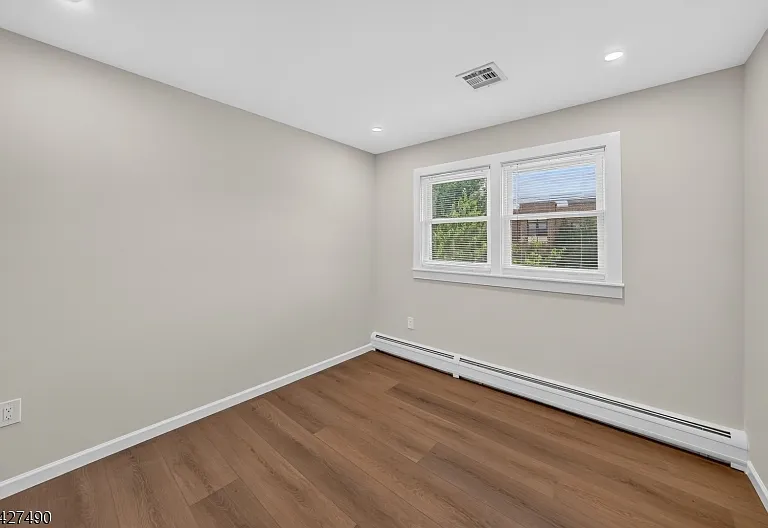 210 Walnut St #R — Photo 17
