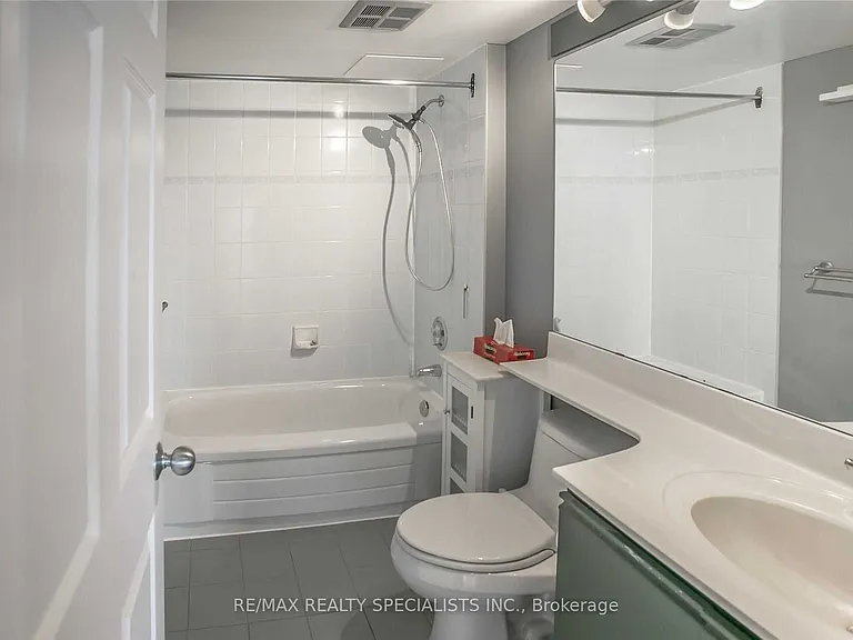 45 Kingsbridge Garden Cir #601 — Photo 10
