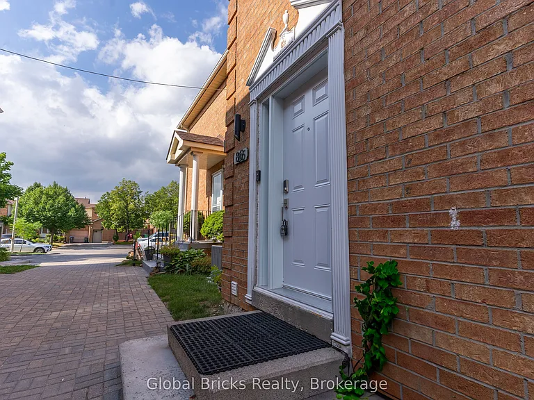 85 Millstone Dr — Photo 1