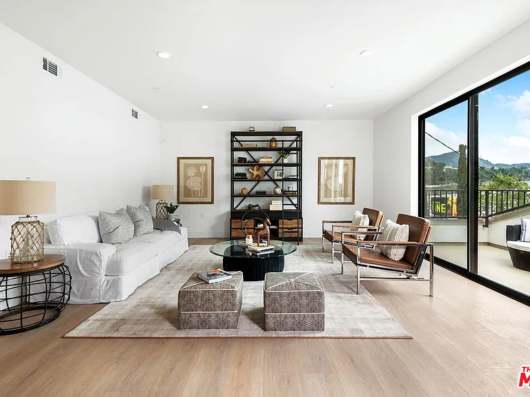 3659 1/2 Regal Pl — Photo 3
