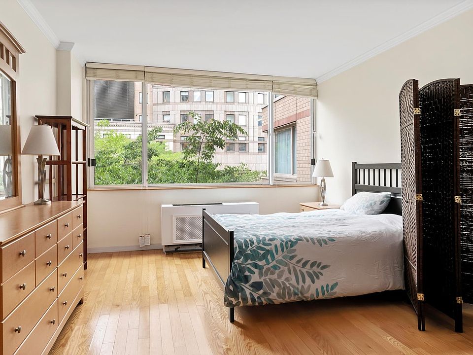 1st image of 350 W 50th St APT 4R