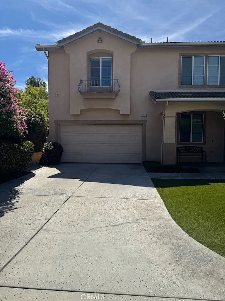 2 bed, 1.5 bath, 150 sqft, $600 — Photo 1