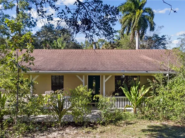 571 2nd St SE, Naples, FL 34117