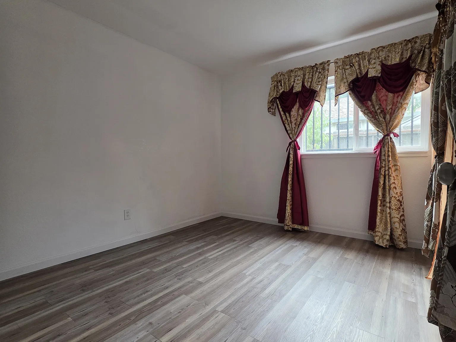 3 bed, 1257 sqft, $2,100 — Photo 2