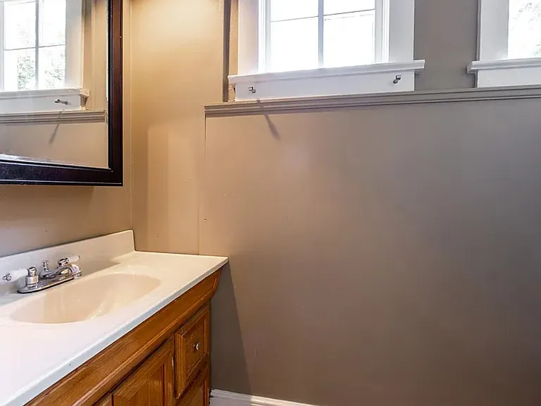 1002 Center St NW — Photo 9