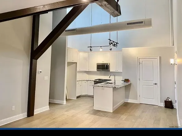 77 Van Dam St, Saratoga Springs, NY