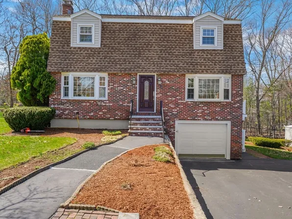 10 Blackhorse Ln, Burlington, MA 01803