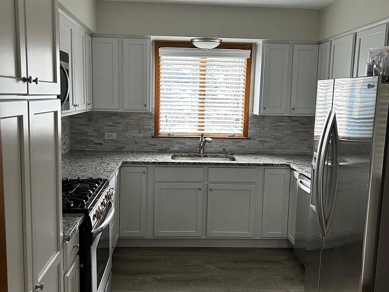 1051 Linden St — Photo 2