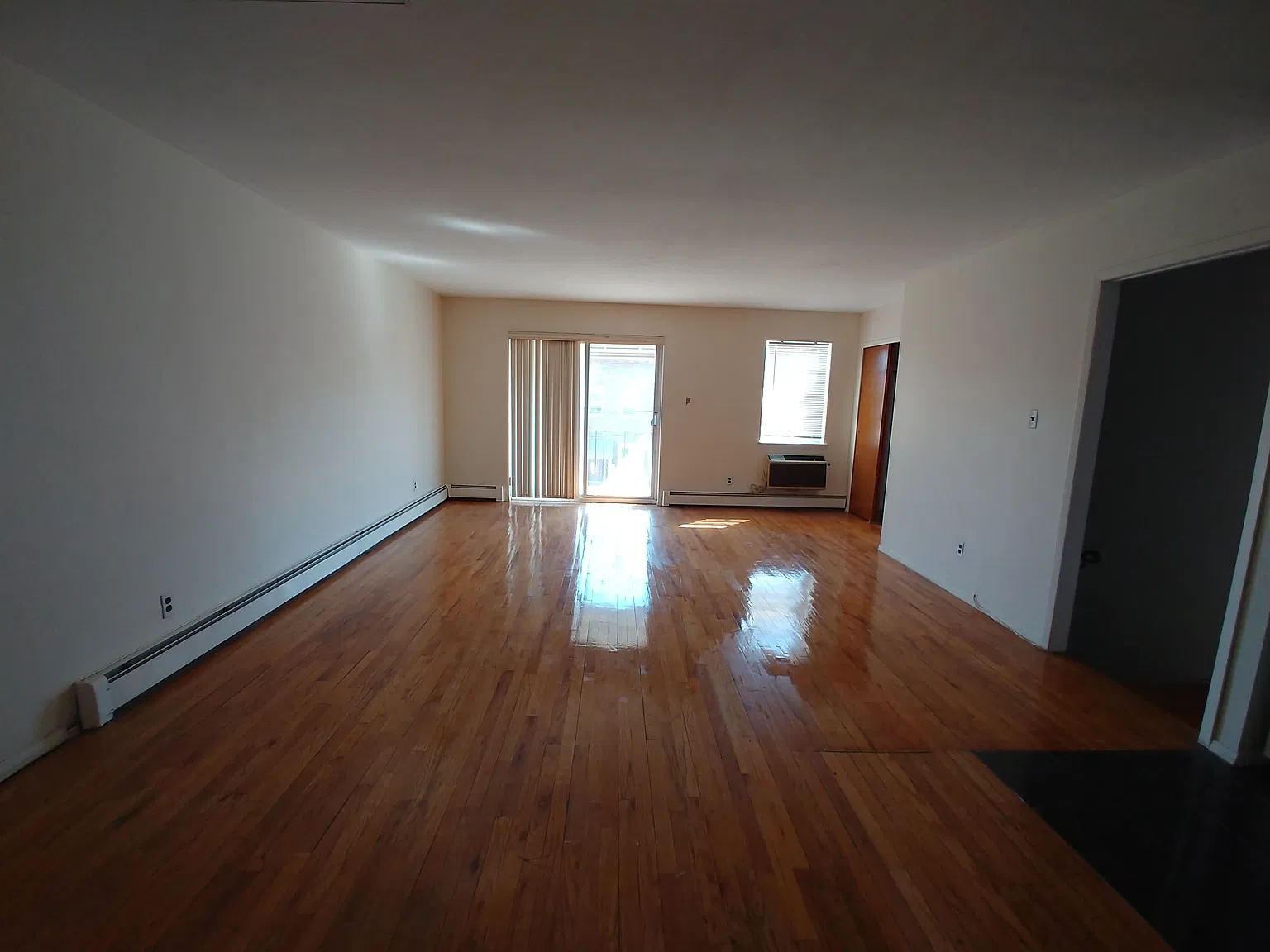 3 bed, 1.5 bath, 1000 sqft, $3,000 — Photo 1