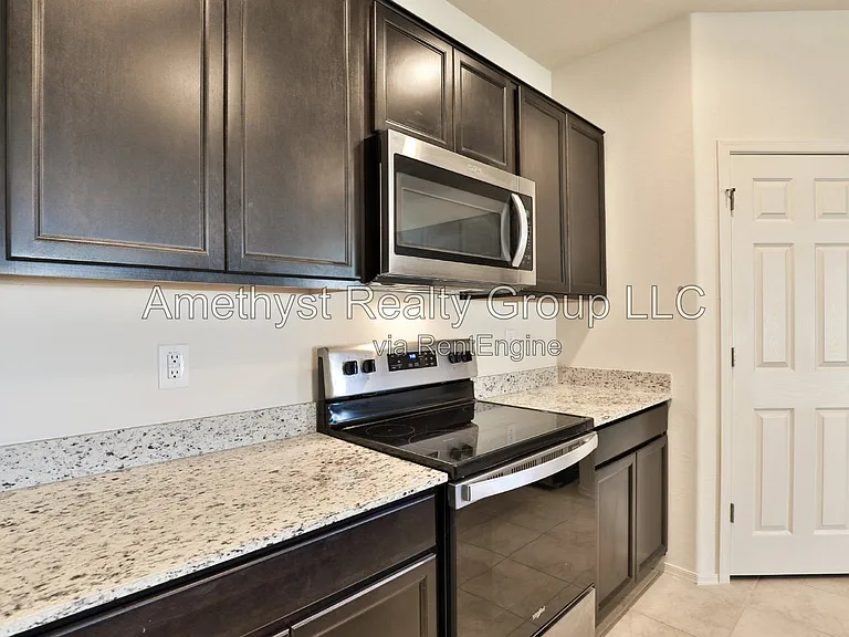 24642 W Flores Dr — Photo 10