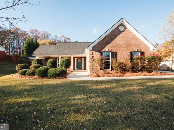 854 Crystal Meadow Dr, Winder, GA 30680