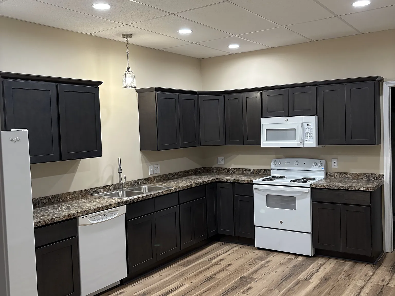 1 bed, 884 sqft, $1,050 — Photo 1