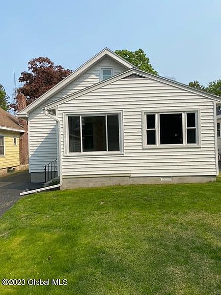 5th image of 24 Pinehurst Avenue