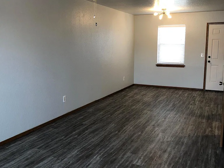 112 N Baumann Ave — Photo 5