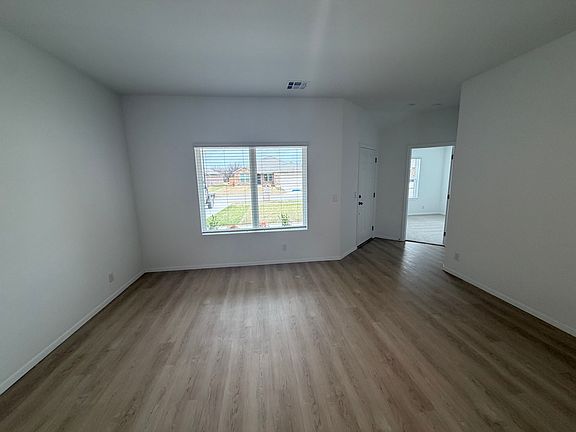5th image of 7020 S Maple Ave