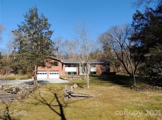 21 Country Rd, Hendersonville, NC 28791