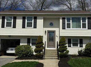 23 Lawnacre Dr, North Providence, RI 02911