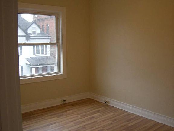 5th image of 244 S Saint Clair St #2