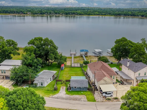 1028 W Lake Dr, Weatherford, TX 76087