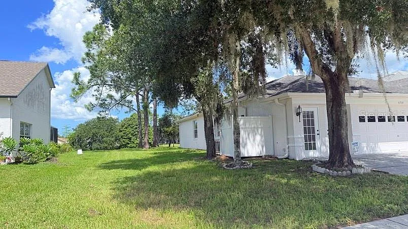 4 bed, 3.0 bath, 2356 sqft, $3,200 — Photo 3