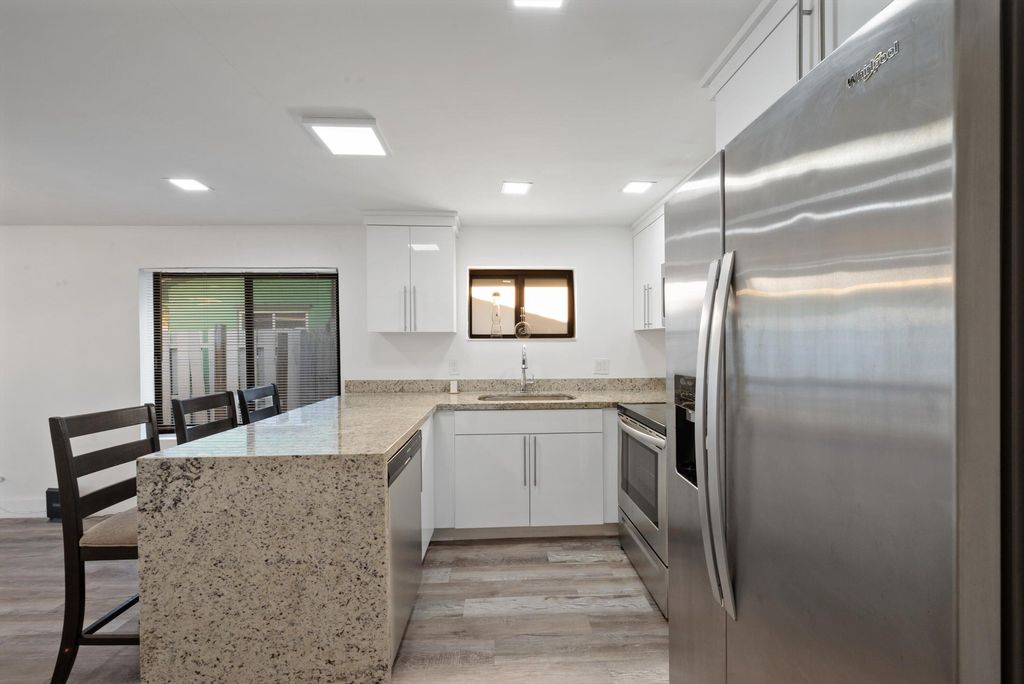 836 SW 13TH Court, photo 5