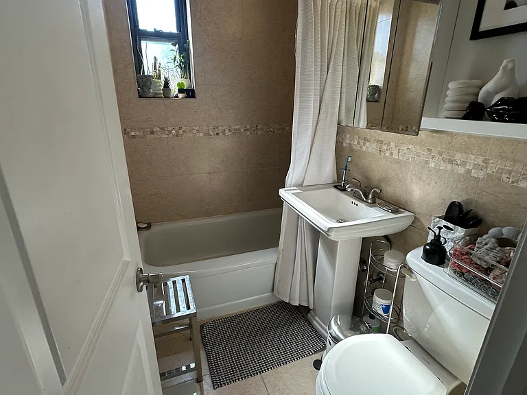 259 Bennett Ave #8D — Photo 4