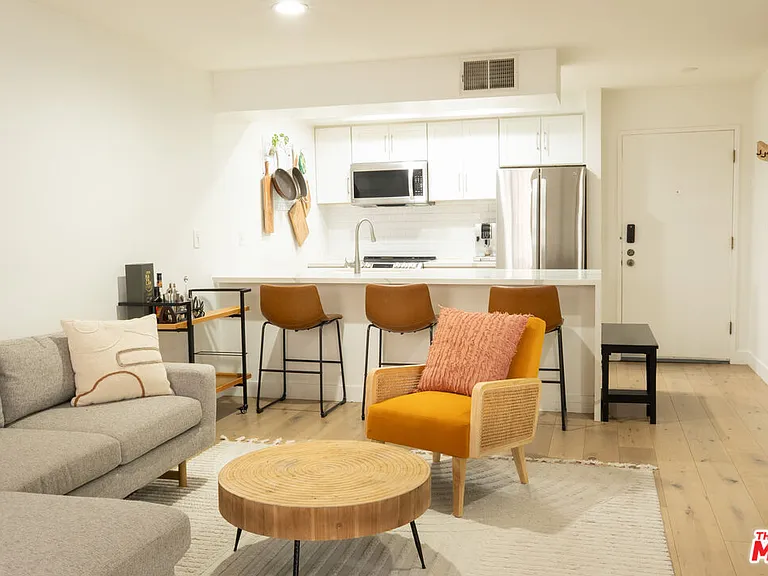 740 N Kings Rd #122 — Photo 4
