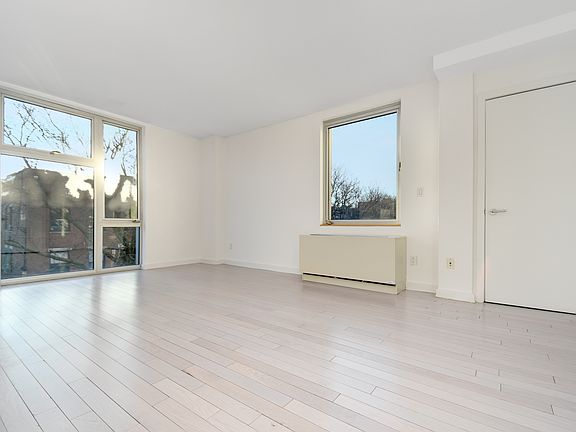 3rd image of 250 Bedford Ave #157308