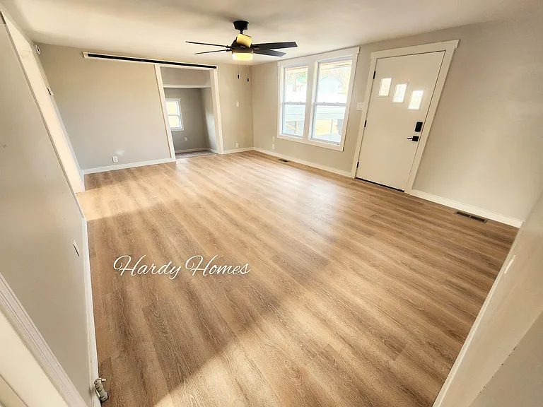 34 Eclipse St — Photo 8