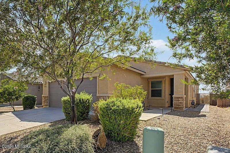 3 bed, 2.0 bath, 1602 sqft, $1,800 — Photo 3