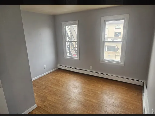 330 Broadway image 1 of 8