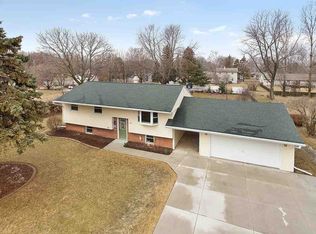 N1606 Skyline Dr, Greenville, WI 54942
