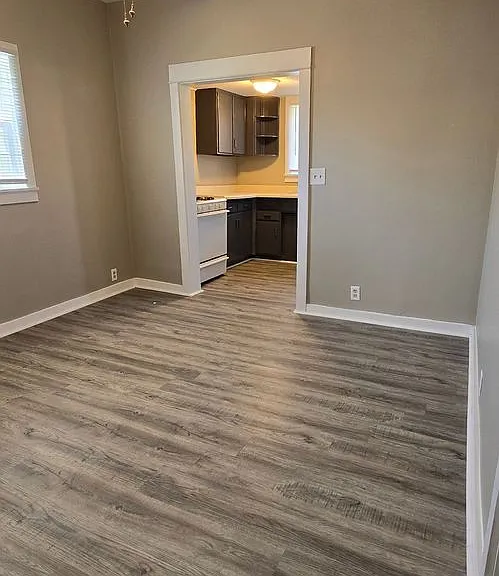 110 E Jackson St — Photo 3