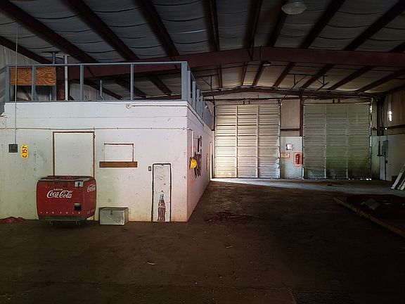 Mezzanine, 2 garage doors