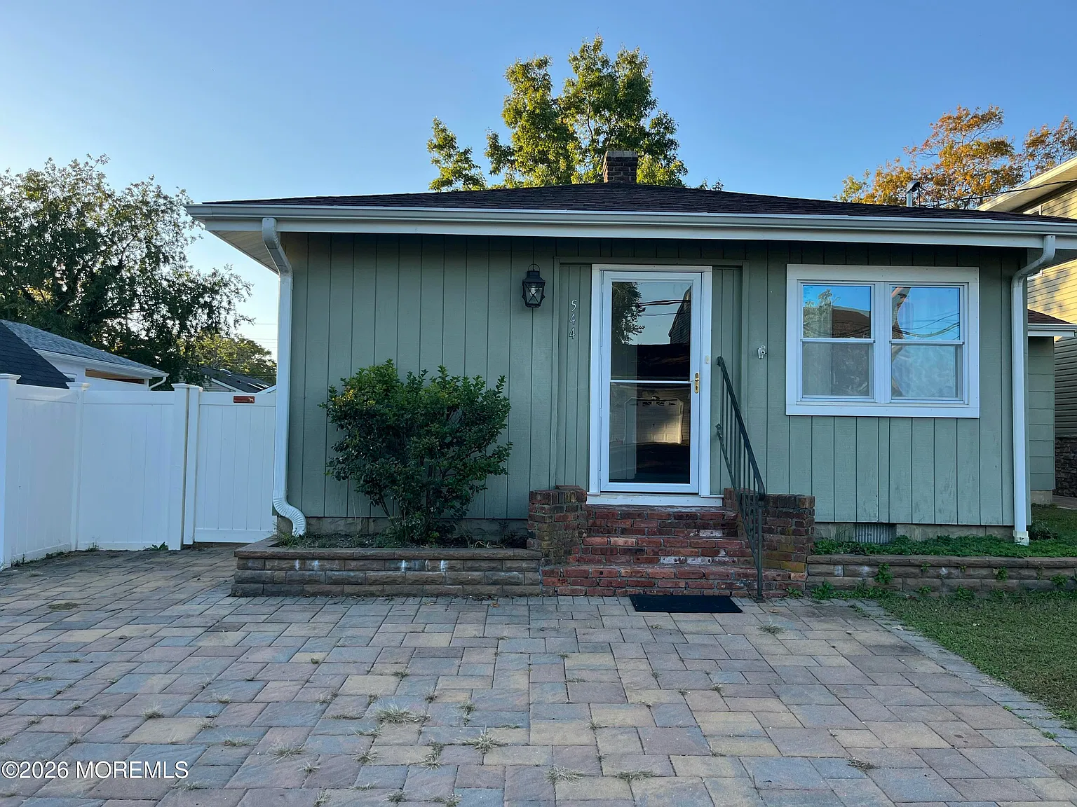 2 bed, 1010 sqft, $2,500 — Photo 2