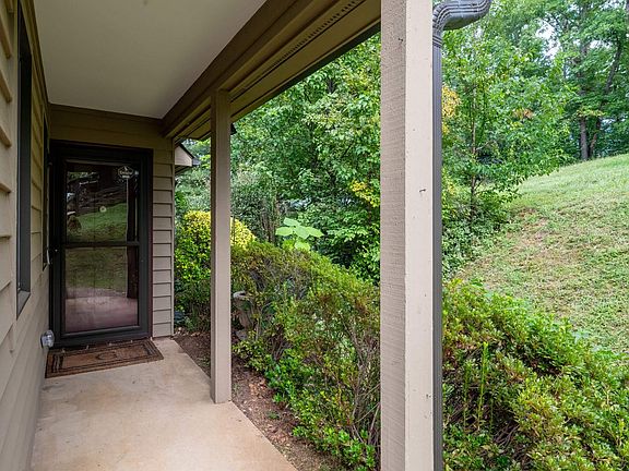 5th image of 1306 Creekside Dr