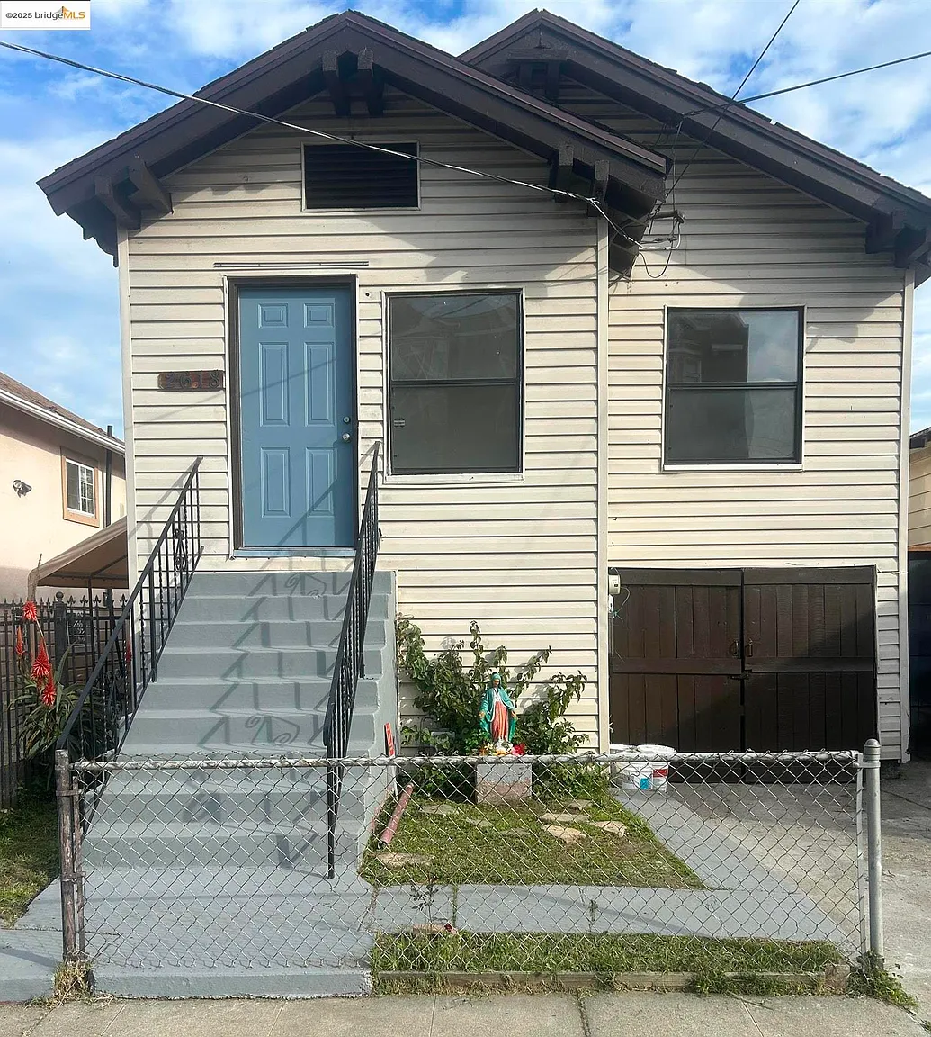 2618 E 20th St photo 1