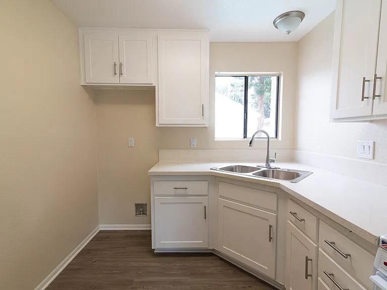Melrose Manor Apartments - Riverside, CA — Photo 60