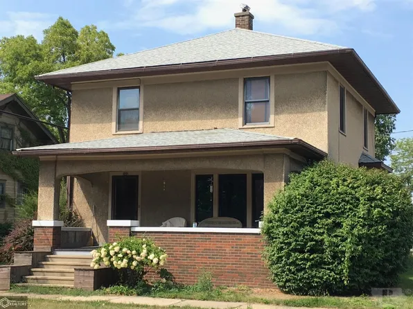 102 S 2nd St, Fairfield, IA 52556