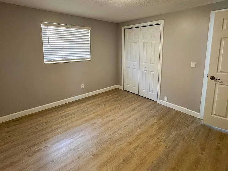 1029 Bradley Cir — Photo 9