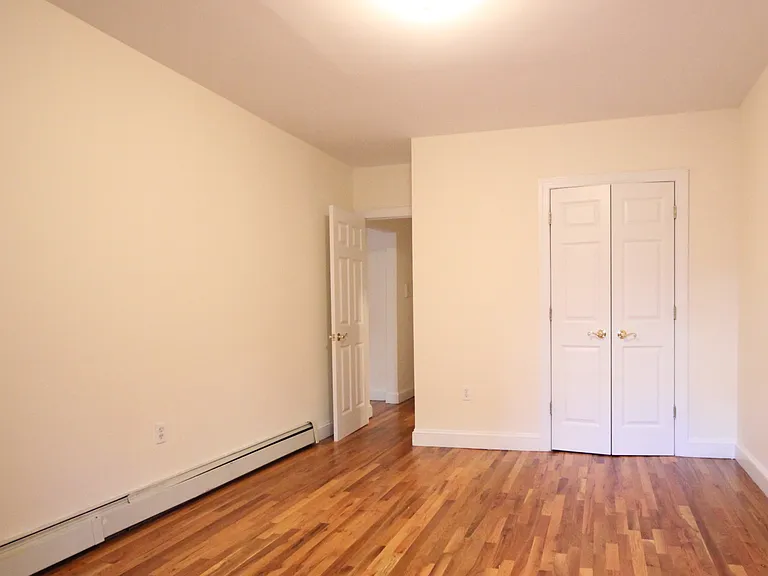 525 W 49th St #2E — Photo 5