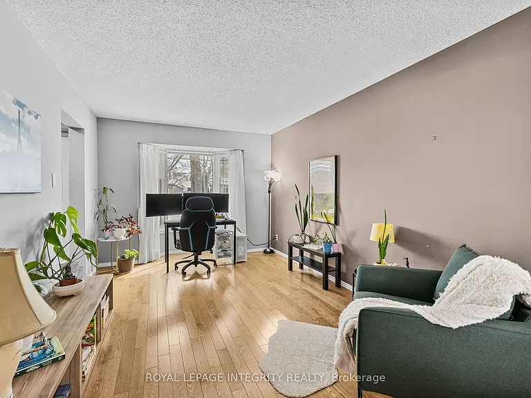 1090 Chablis Park — Photo 10