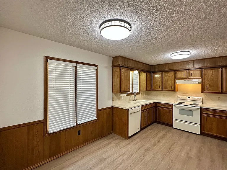 510 N Gardner Ave — Photo 5