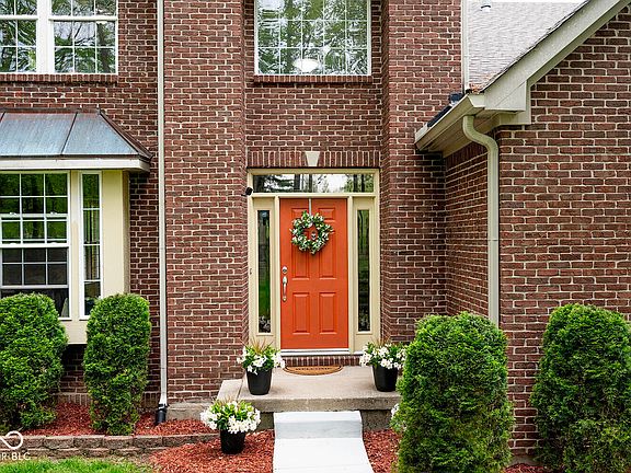 3rd image of 4442 Tulip Dr N