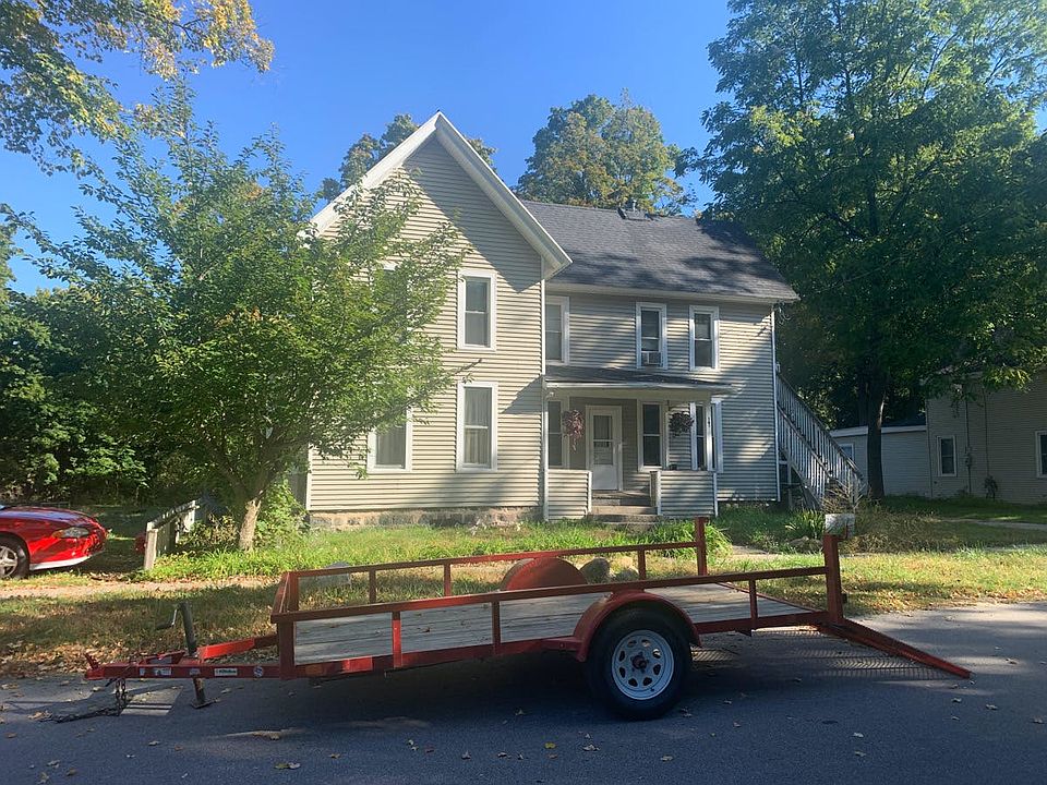 1st image of 161 E Wood St