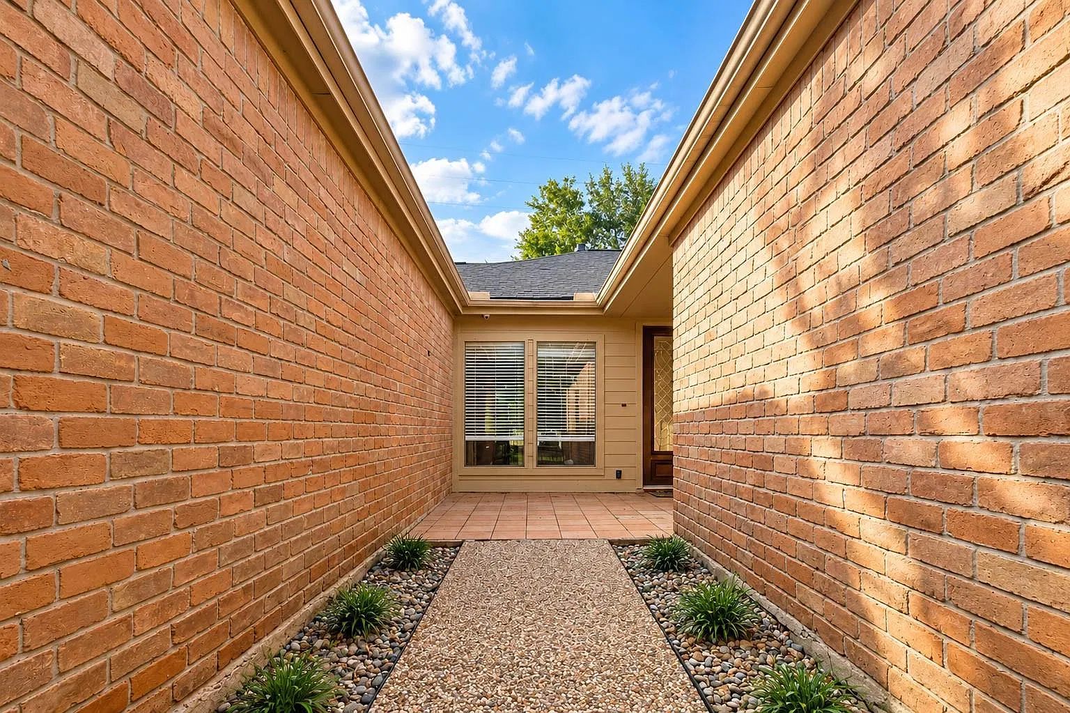3 bed, 2.0 bath, 2234 sqft, $2,800 — Photo 4