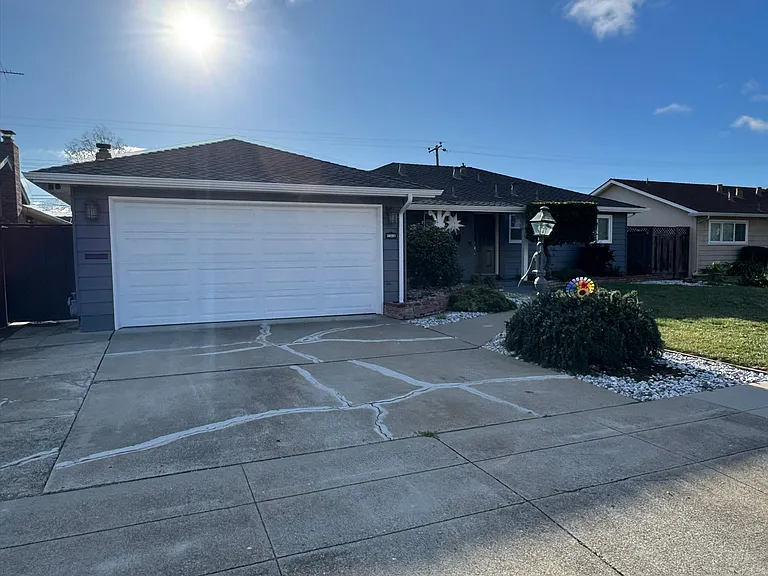 38267 Farwell Dr — Photo 2
